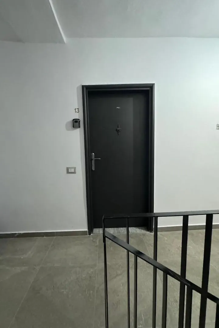 Apartment Host Apartament Elio Tirana