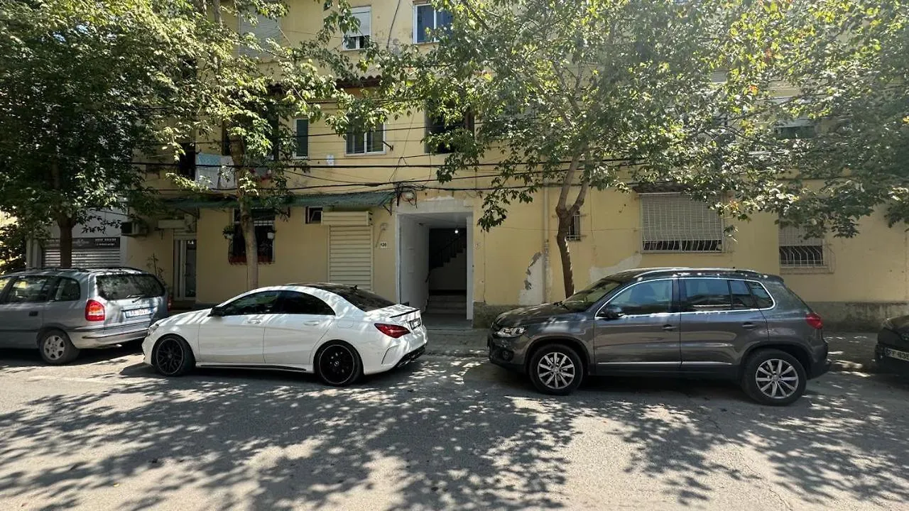 Apartment Host Apartament Elio Tirana