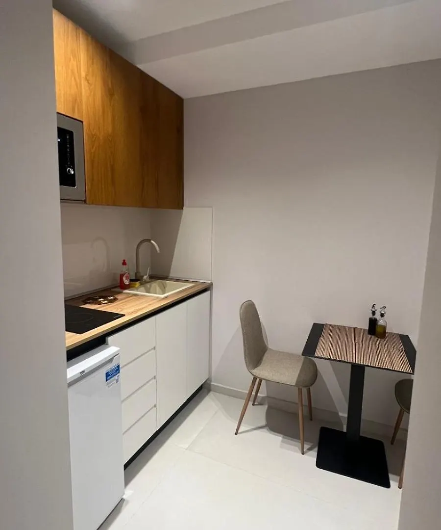 Host Apartament Elio Tirana 0*,